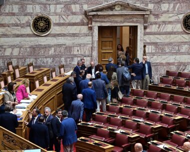 Μαζική αποχώρηση της Αντιπολίτευσης στη Βουλή