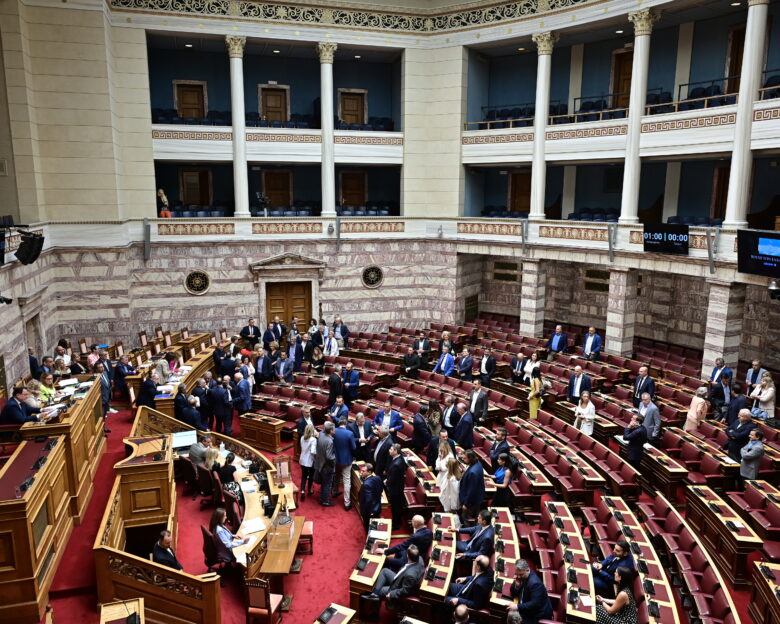 ΟΠΕΚΕΠΕ: Απορρίφθηκαν οι προτάσεις για Προανακριτική κατά Βορίδη και Αυγενάκη – Εντάσεις και σύσσωμη αποχώρηση της αντιπολίτευσης