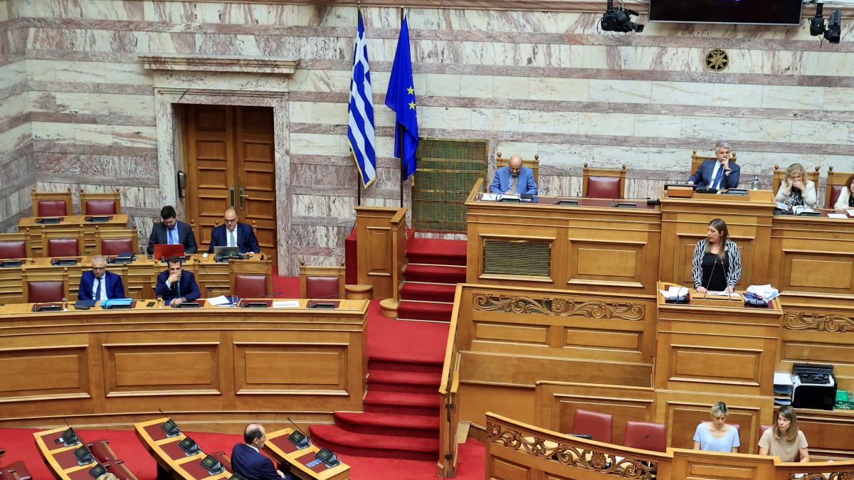 Συνεδρίαση της Βουλής για την τροπολογία για το μεταναστευτικό
