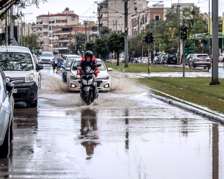 Καιρός: Βροχές, χαλάζι και ισχυροί άνεμοι την Πέμπτη – Έκτακτο δελτίο επιδείνωσης