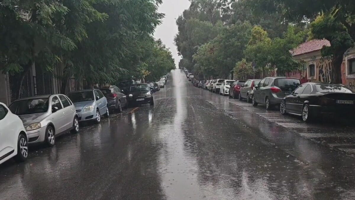 Ισχυρή βροχή στο κέντρο της Αθήνας