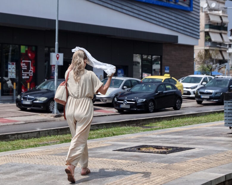 Καιρός: Ήρθε ο Αύγουστος και έφερε βροχές – Χωρίς μεταβολή η θερμοκρασία