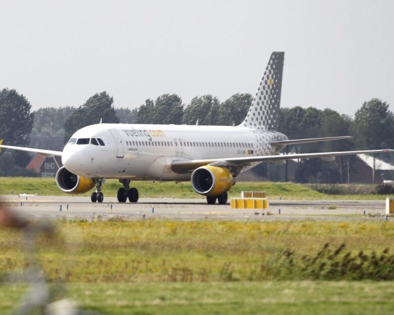 Γαλλία: Εξηγήσεις από τη Vueling όταν υποχρέωσε Γάλλους Εβραίους εφήβους να αποβιβαστούν από αεροσκάφος