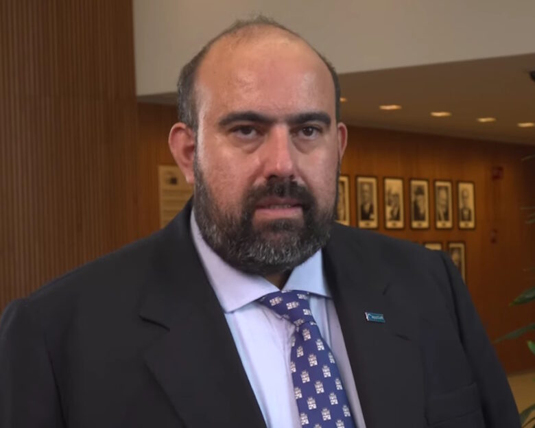 Κύθηρα: Λιποθύμησε ο δήμαρχος κατά τη διάρκεια κατάσβεσης της φωτιάς