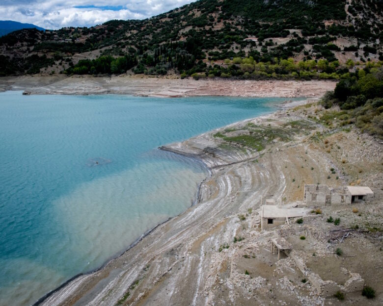 Bloomberg: Το σχέδιο της κυβέρνησης για τη λειψυδρία – Η συγχώνευση 700 εταιριών ύδρευσης και το νέο ταμείο για έργα