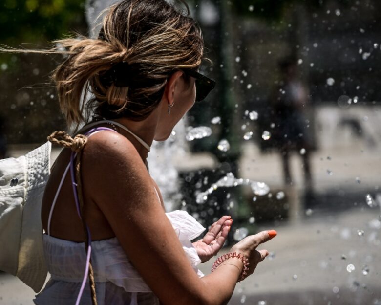 Καιρός: Μικρή βουτιά της θερμοκρασίας πριν γίνει «καμίνι» η χώρα – Θα «λιώσουμε» από Δευτέρα με 44άρια