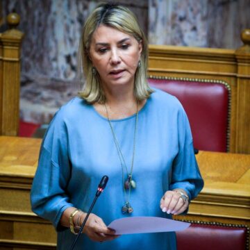 Η Ζέττα Μακρή