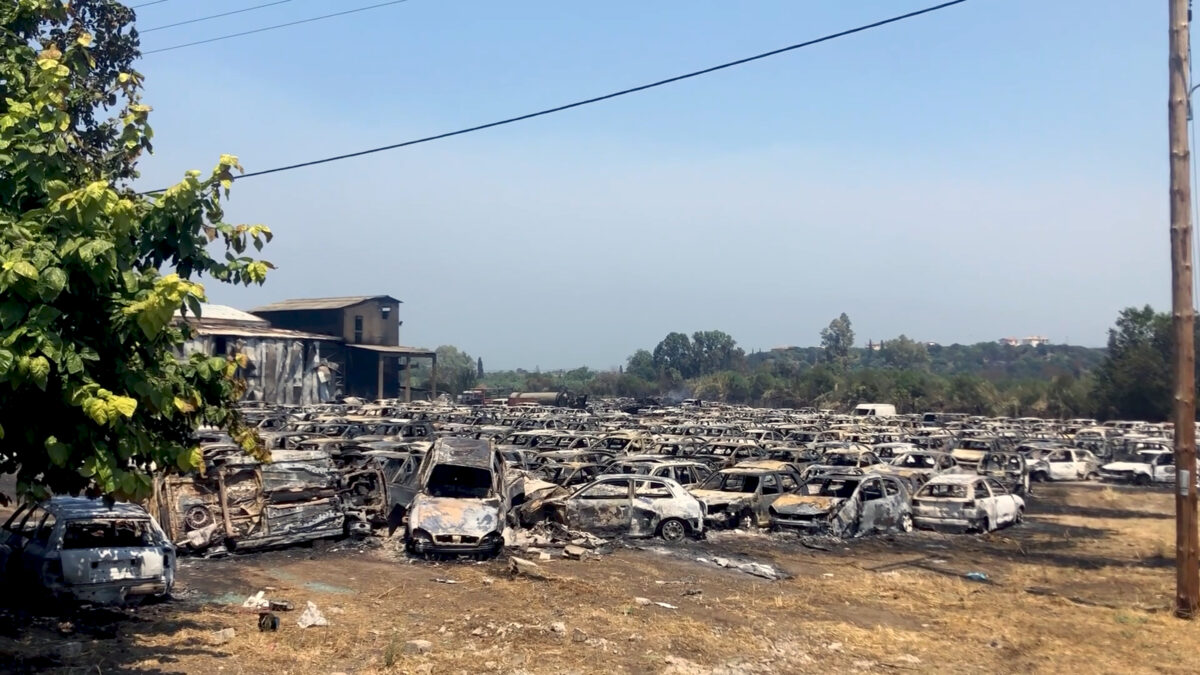 Κάηκαν 550 αυτοκίνητα στον υπαίθριο χώρο του Τελωνείου Πάτρας
