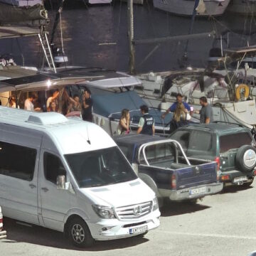 Επιχείρηση «Κρουαζιέρα θα σε πάω» στη Σαντορίνη: Πρόστιμα από την ΑΑΔΕ ύψους 14.140 ευρώ