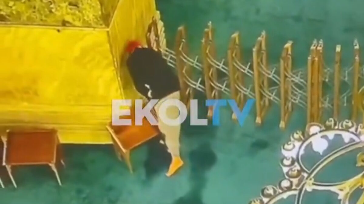 Ο άνδρας προσπαθεί να βάλει φωτιά μέσα στην Αγία Σοφία