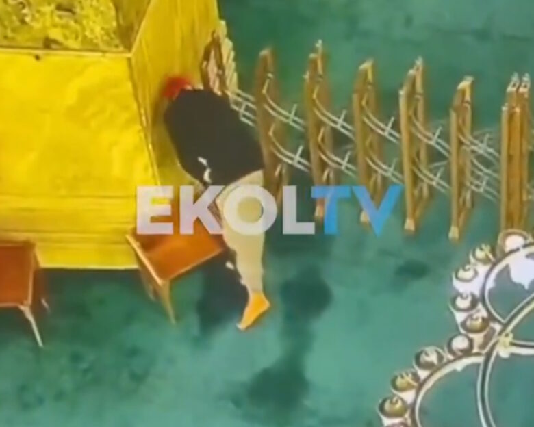 Αγία Σοφία: Άνδρας έβαλε φωτιά σε ένα χαλί και σε χαρτιά μέσα στον ιστορικό ναό και εξαφανίστηκε