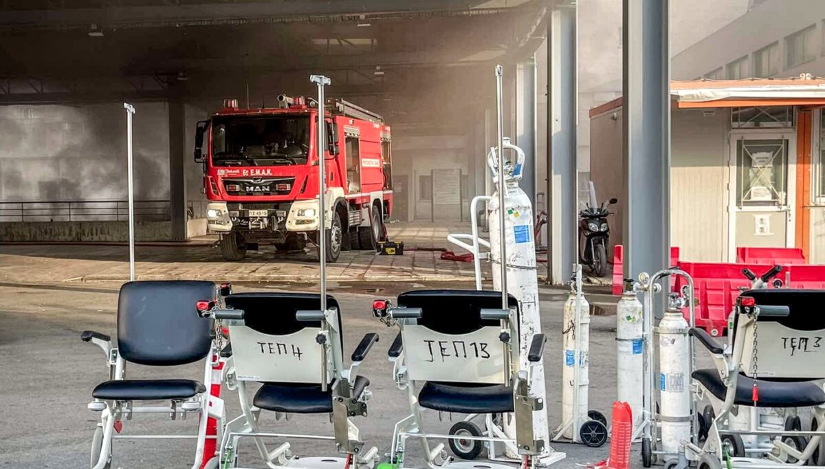 Πυροσβεστικό όχημα σε φωτιά σε νοσοκομείο