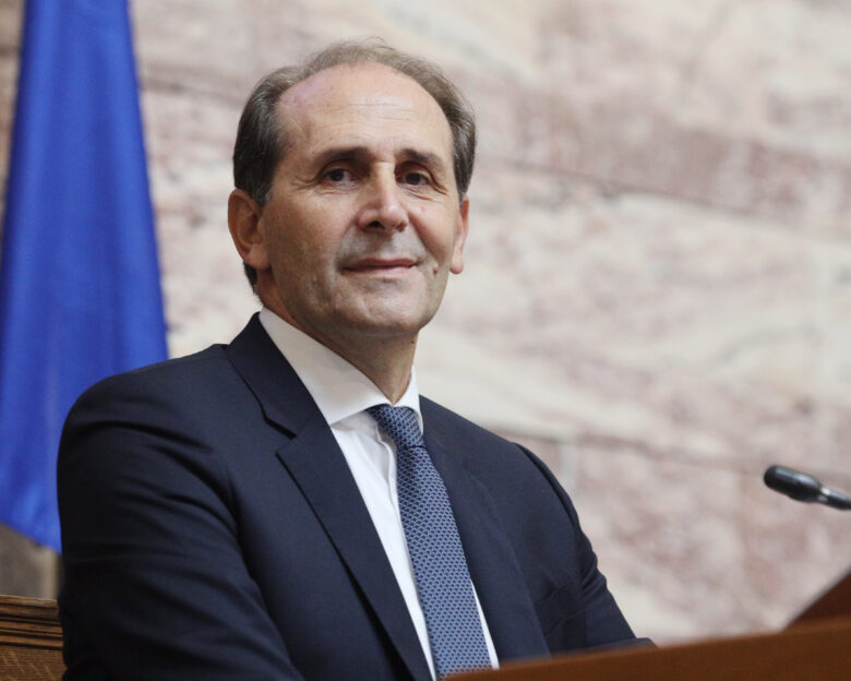 Απόστολος Βεσυρόπουλος: Ποιος ήταν ο επιτυχημένος οικονομολόγος που «έφυγε» από ανακοπή – Η ζωή του «γαλάζιου» πολιτικού