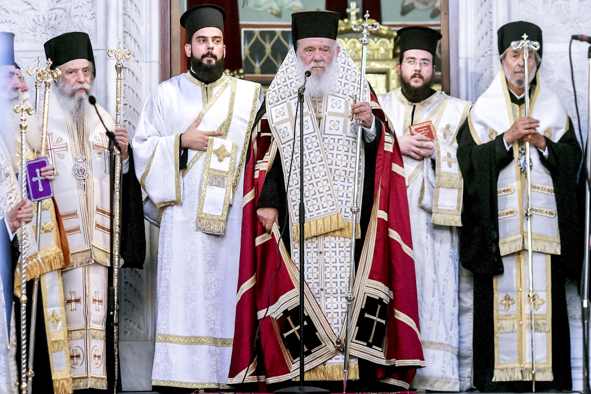 Χοροστατούντος του Αρχιεπισκόπου Ιερώνυμου τελέστηκε η εξόδιος ακολουθία του μητροπολίτη Κορίνθου, Διονυσίου