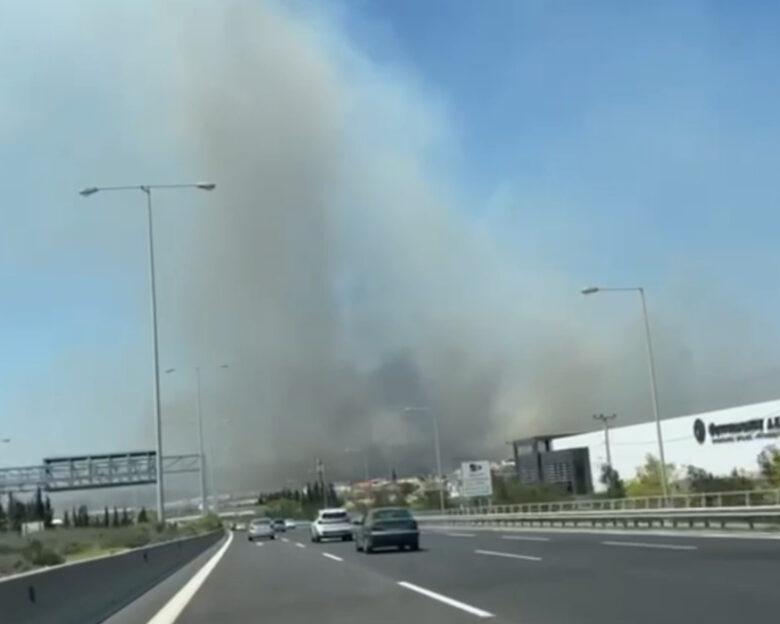 Φωτιά στον Ασπρόπυργο στην περιοχή Σοφό: Επί τόπου πυροσβεστικές δυνάμεις