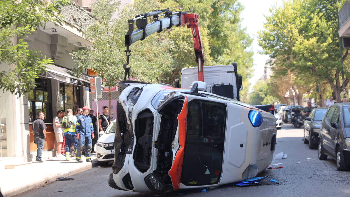 Τροχαίο δυστύχημα με ασθενοφόρο στο Γουδί