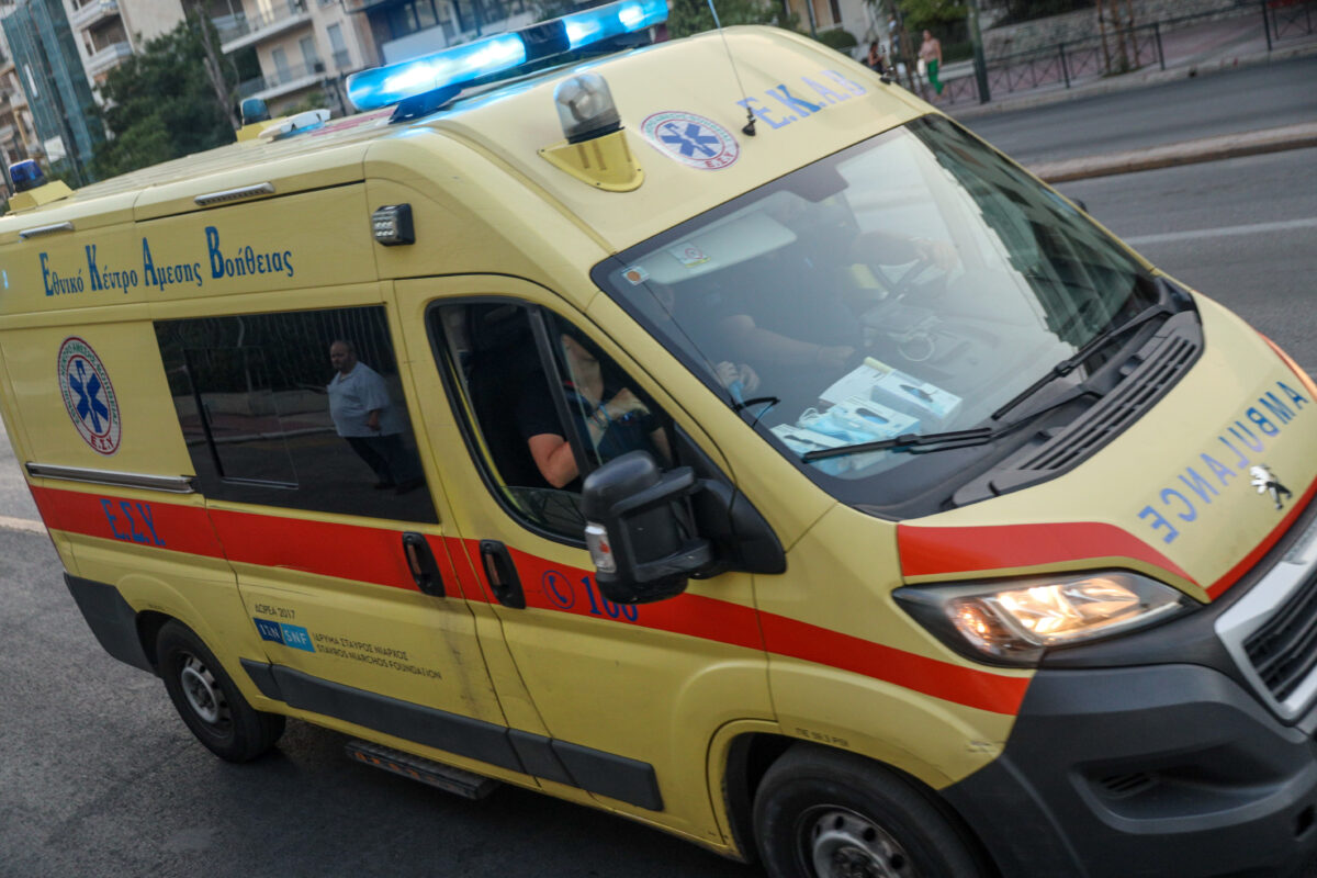 ΑΣΘΕΝΟΦΟΡΟ ΕΚΑΒ / ΓΙΑΝΝΗΣ ΠΑΝΑΓΟΠΟΥΛΟΣ/ EUROKINISSI)