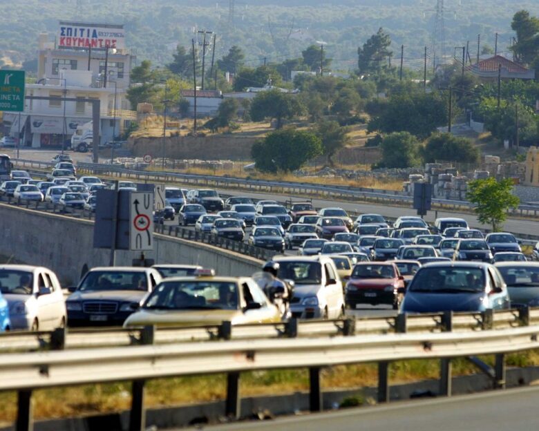 Μποτιλιάρισμα στην Αθηνών – Κορίνθου μετά από τροχαίο