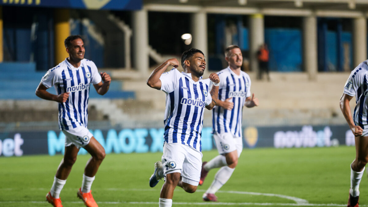 Οι παίκτες του Ατρομήτου πανηγυρίζουν