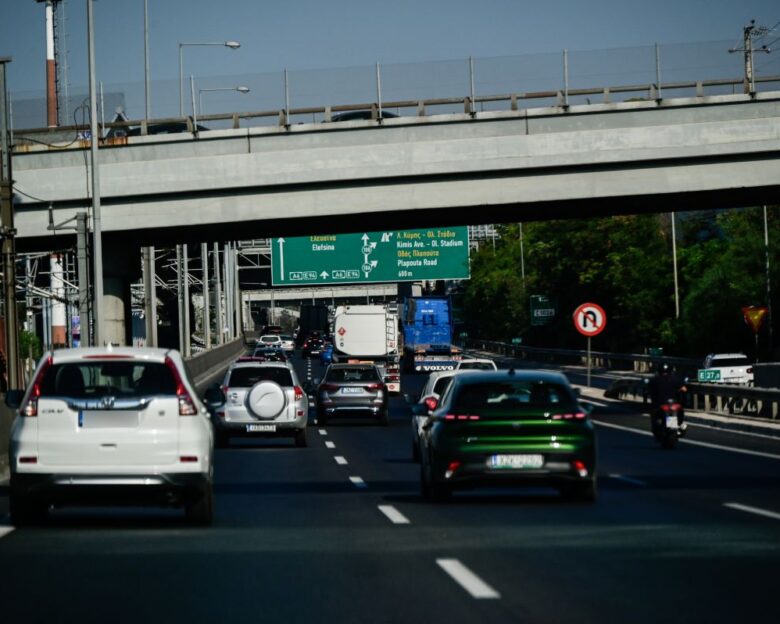 Καθυστερήσεις στην Αττική Οδό προς Ελευσίνα μετά από τροχαίο στον Ασπρόπυργο