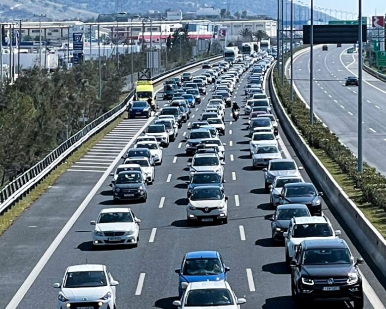Τροχαίο στην Αττική Οδό: Καραμπόλα 4 αυτοκινήτων στην έξοδο προς Ελευσίνα – Κλειστή η αριστερή λωρίδα