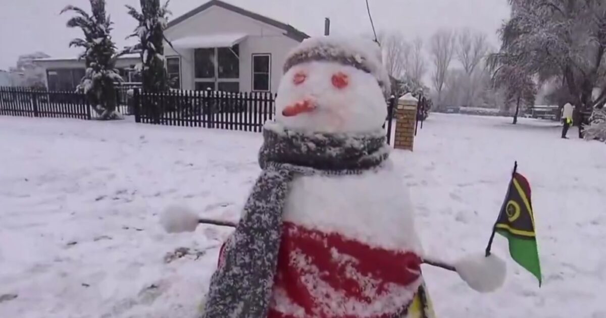 Australia: Rare snowfall in cities in the east of the country and rains in the north