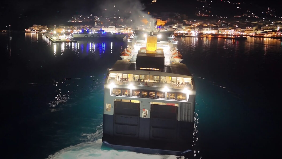 Το «Blue Star 1» στη Νάξο