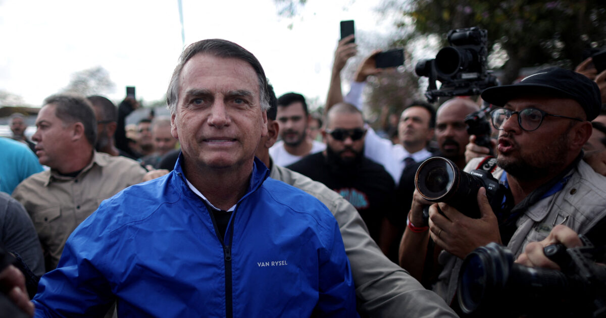 Brazil: Bolsonaro is put on home restraint due to social media – USA: Let him talk