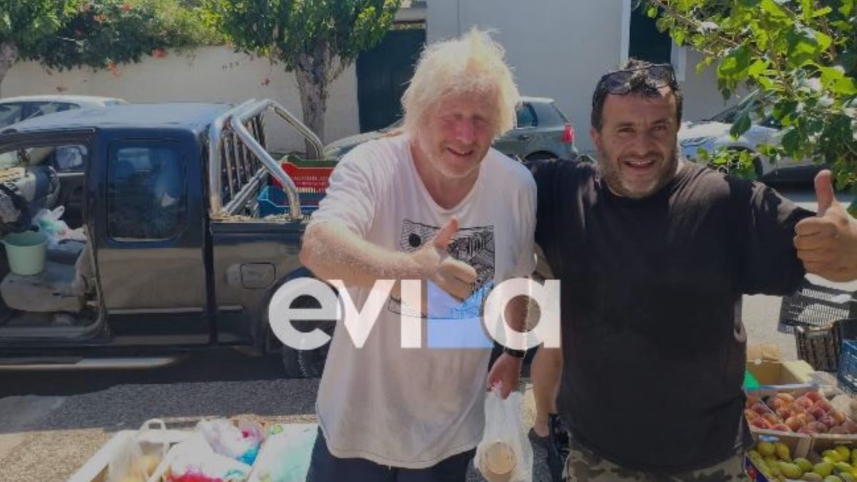 Ο πρώην πρωθυπουργός της Μεγάλης Βρετανίας Μπόρις Τζόνσον κάνει διακοπές στην Κάρυστο