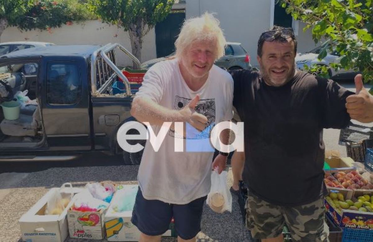 Ο πρώην πρωθυπουργός της Μεγάλης Βρετανίας Μπόρις Τζόνσον κάνει διακοπές στην Κάρυστο