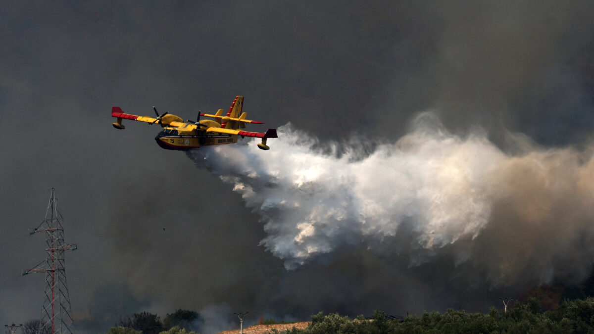 Canadair στην μάχη κατά της φωτιάς στην Αλβανία