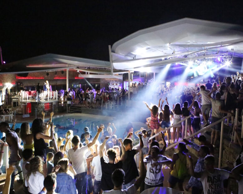 Cavo Paradiso: Έρχεται ντοκιμαντέρ για τα 30 χρόνια ιστορίας του θρυλικού κλαμπ της Μυκόνου