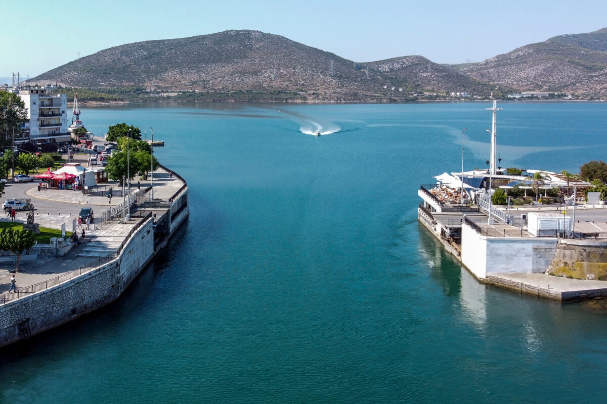 Η παλιά γέφυρα του Ευρίπου στην Χαλκίδα παρουσίασε τεχνικό πρόβλημα