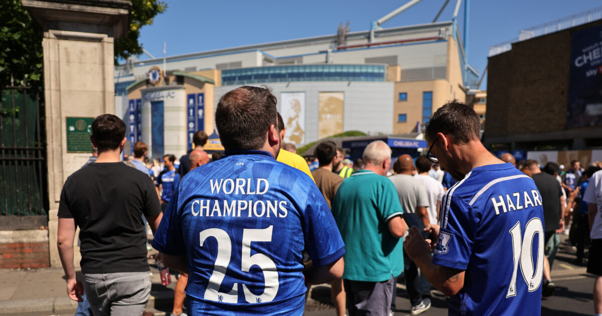 Chelsea – Crystal Palace: Bridge with tickets and tails outside Stamford Bridge
