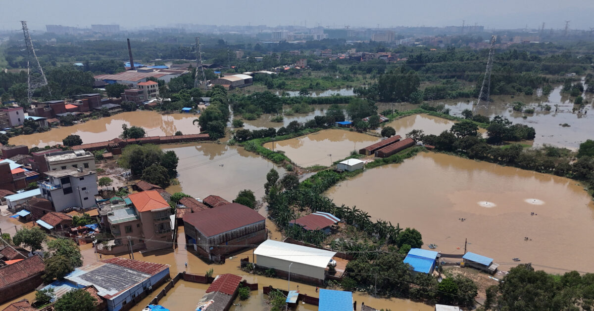China: devastating floods with dead and missing