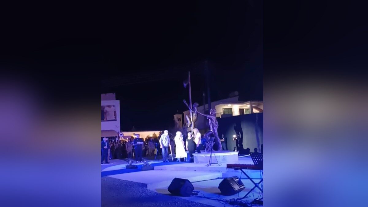 Οι ανδριάντες του Τάσου Ισαάκ και του Σολωμού Σολωμού