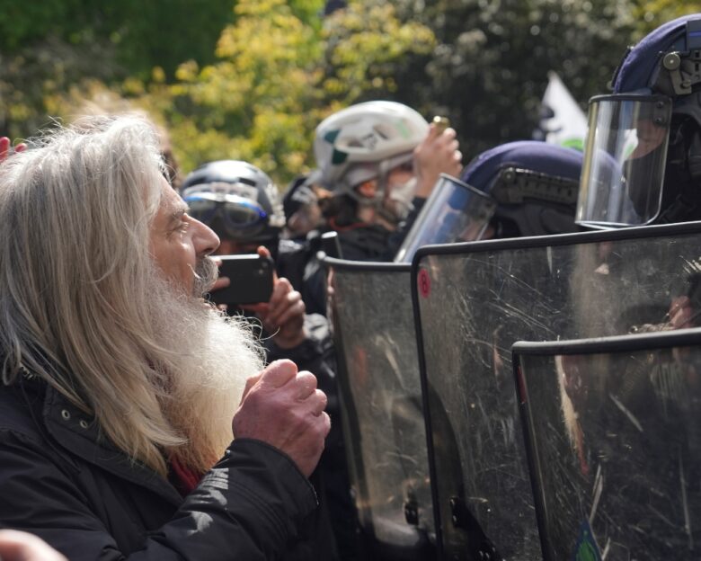 Η Γαλλία στην «κόψη του ξυραφιού» – Πώς το έλλειμμα οδήγησε σε πολιτική κρίση