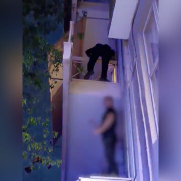 Καμίνια: Συνελήφθη η ενήλικη αδερφή του 5χρονου που το είχαν αφήσει μόνο του στο σπίτι – Άφαντη ακόμα η μητέρα