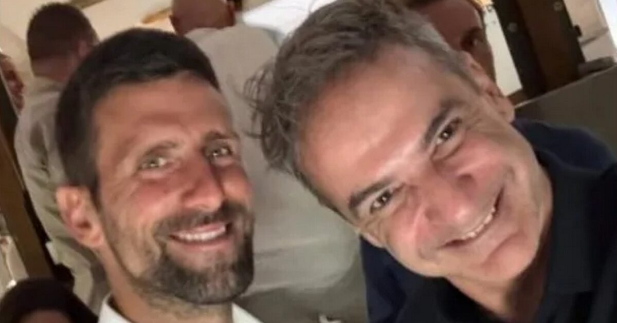 Novak Djokovic and Kyriakos Mitsotakis took a selfie in Tinos