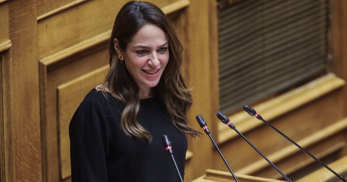 Michaelidou: With 10 public real estate begins the social consideration program
