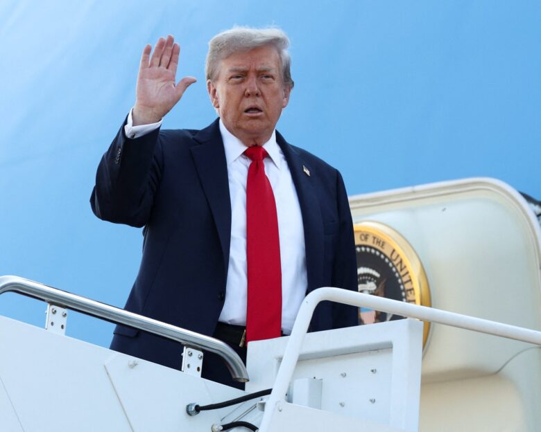 New York Times: Ο Ντόναλντ Τραμπ ποντάρει στη «διπλωματία των ηγετών» με τον Πούτιν αλλά προκαλεί στρατηγική σύγχυση