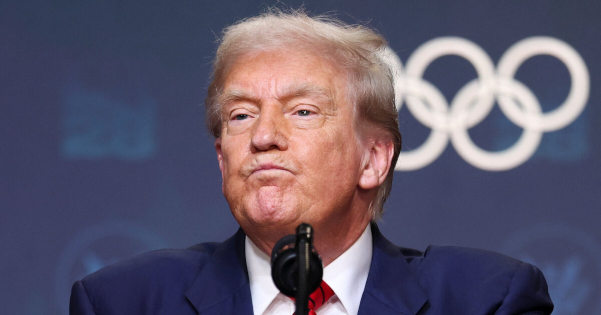 Trump reacted against the Democrats: “They are bastards, we are blackmailed for billion dollars, this has never happened before”