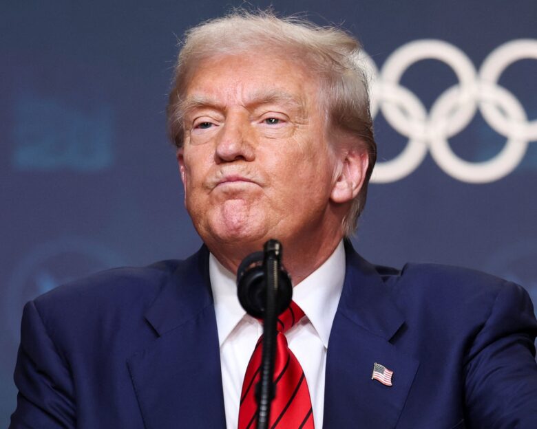 ΗΠΑ: Ο Ντόναλντ Τραμπ απειλεί τα δίκτυα ABC και NBC και ζητά την αφαίρεση των αδειών τους