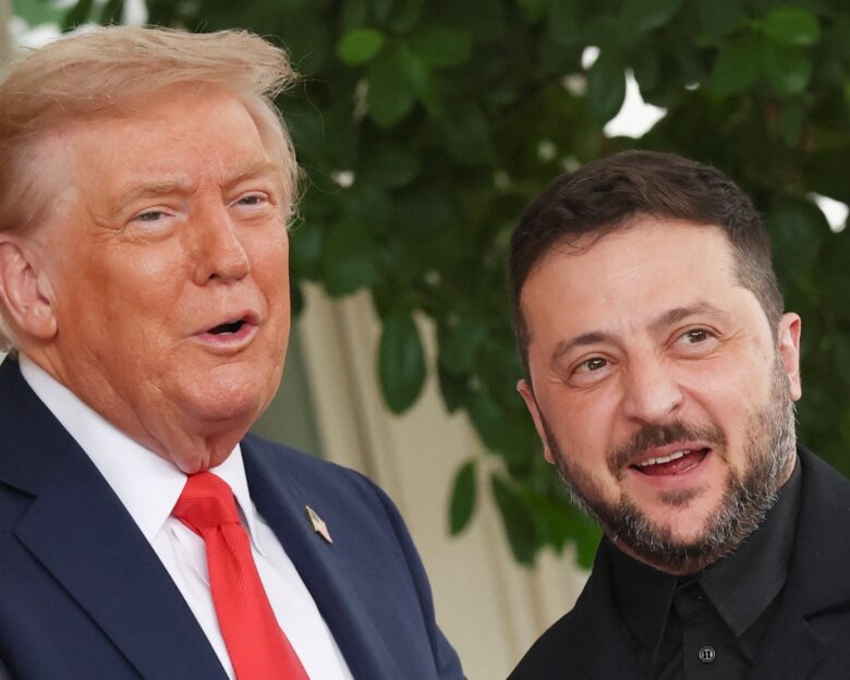 Ο Ζελένσκι έκανε δώρο στον Τραμπ μπαστούνι του γκολφ – Άνηκε σε Ουκρανό στρατιώτη που είχε χάσει το πόδι του