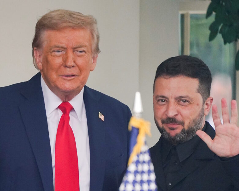 Οι ασπρόμαυρες φωτογραφίες από το ραντεβού Τραμπ – Ζελένσκι δείχνουν αινιγματικές για τη λήξη της σύρραξης στην Ουκρανία