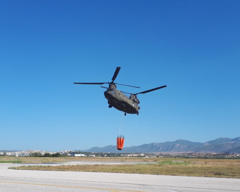 CH-47 Chinook: Tα ελικόπτερα «πολυεργαλεία» της Αεροπορίας Στρατού που έδωσαν το παρών στα  πύρινα μέτωπα της Αχαΐας