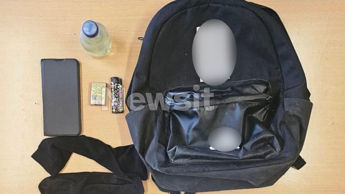 Ένας αναπτήρας, σπίρτα και μπουκάλι βρέθηκαν στα χέρια του 27χρονου και του 19χρονου