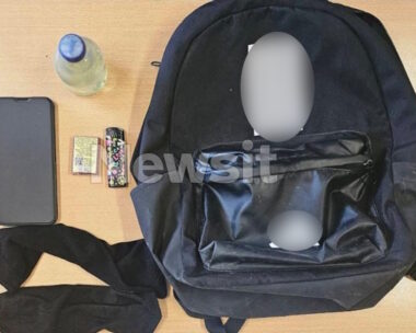 Ένας αναπτήρας, σπίρτα και μπουκάλι βρέθηκαν στα χέρια του 27χρονου και του 19χρονου