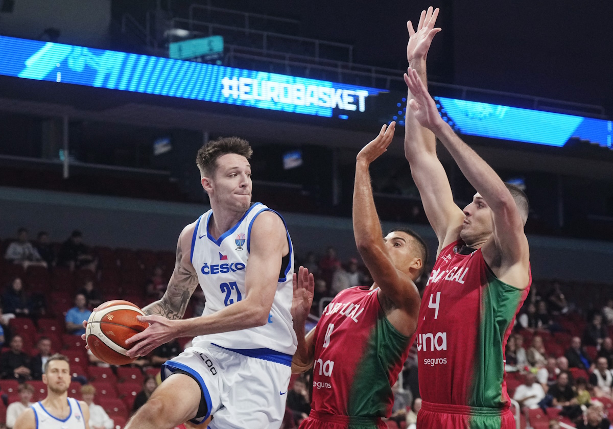 Φάση από το Τσεχία - Πορτογαλία για το Eurobasket 2025 (ΦΩΤΟ REUTERS