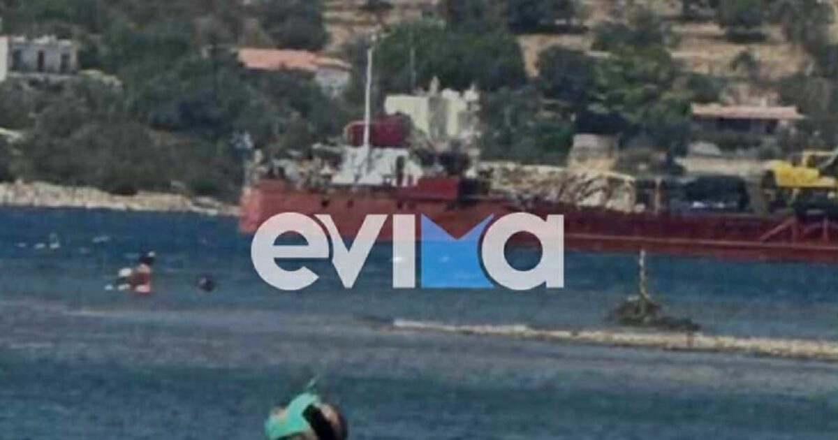 Evia: a cargo ship was forced to tie on a beach due to stormy winds